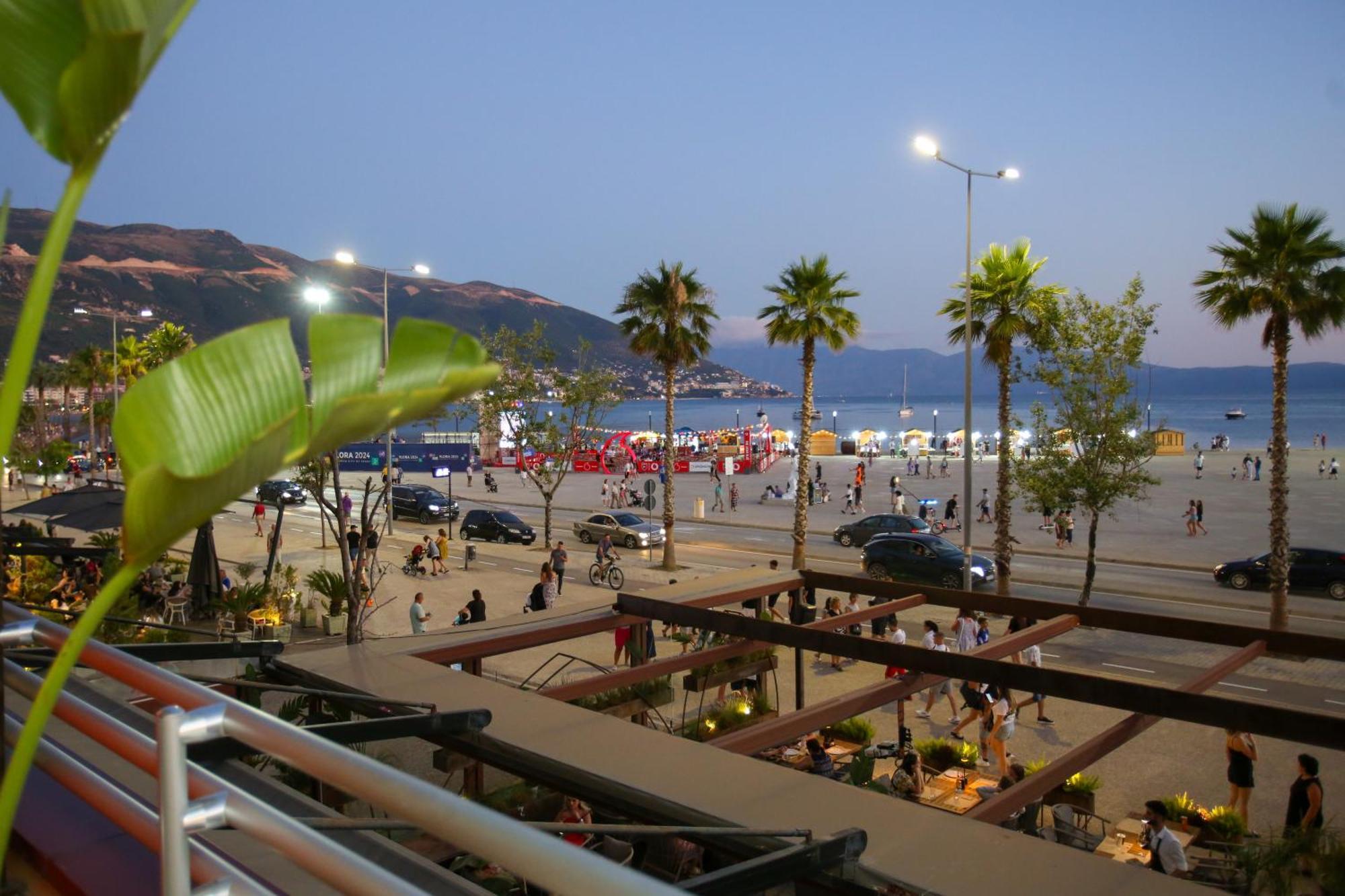 Hotel Brooklyn Vlorë Buitenkant foto