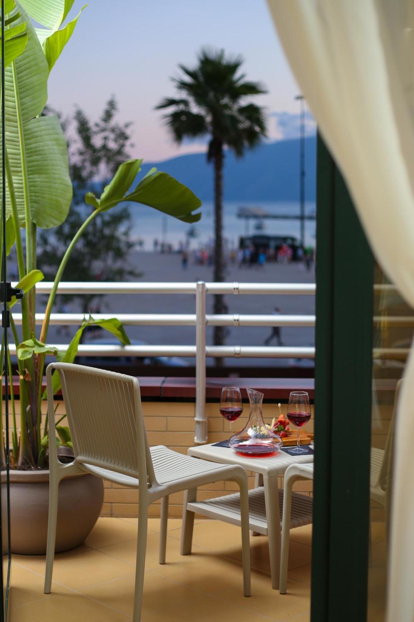 Hotel Brooklyn Vlorë Buitenkant foto