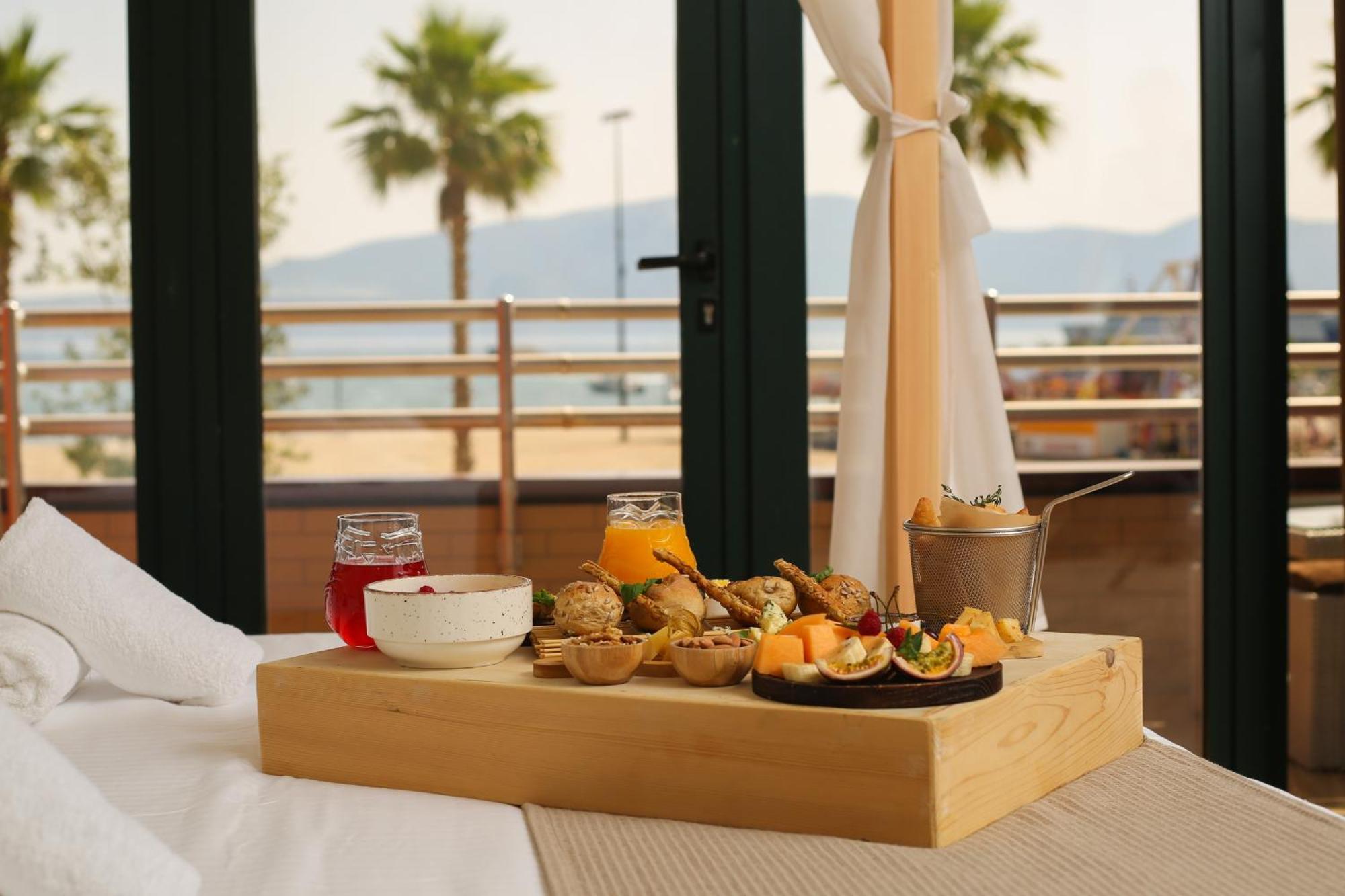 Hotel Brooklyn Vlorë Buitenkant foto